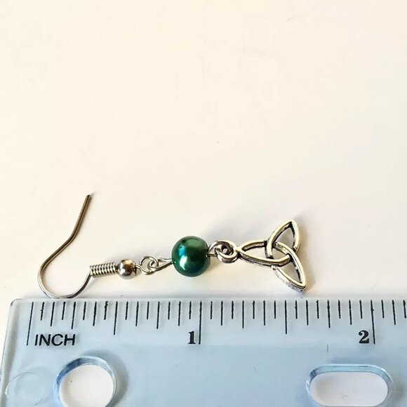 Celtic Irish Trinity Knot Earrings St. Patricks Day Green Glass Pearl Silvertone - Picture 7 of 8